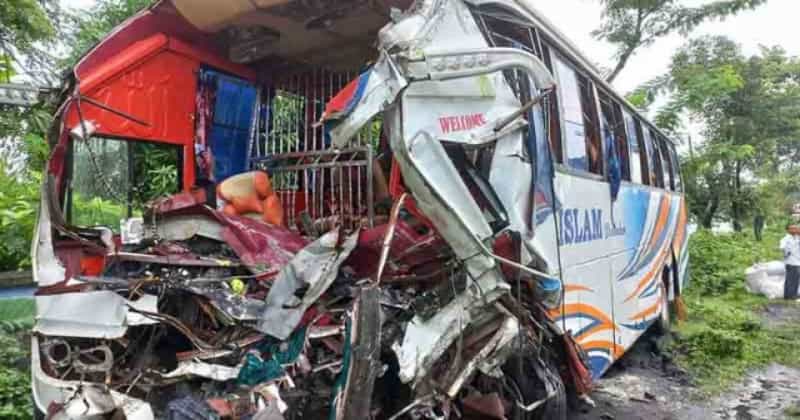 দুর্ঘটনাকবলিত জোয়ানা পরিবহনের বাস