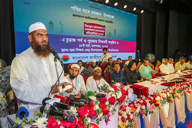  হিসেবে বক্তব্য দেন বাংলাদেশ খেলাফত মজলিসের মহাসচিব মাওলানা মামুনুল হকছবি: সংগৃহীত