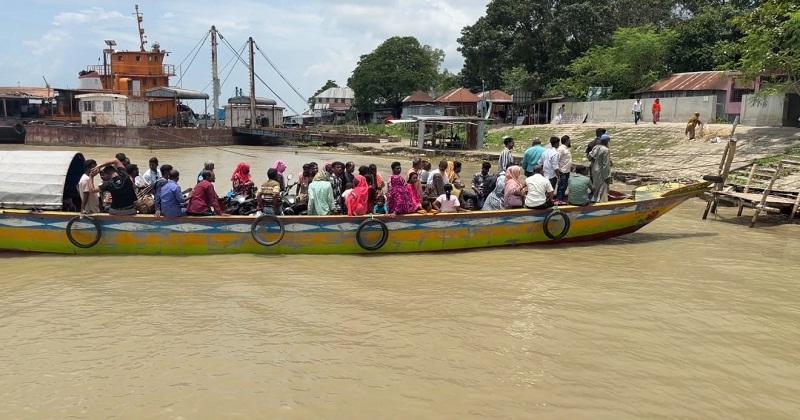 অবৈধ খেয়া নৌকা