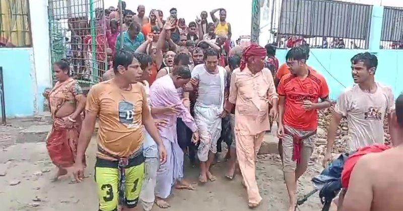 প্রতিবছর দূর-দূরান্ত থেকে সানাতন ধর্মাবলম্বীরা গঙ্গাস্নানে আসেন