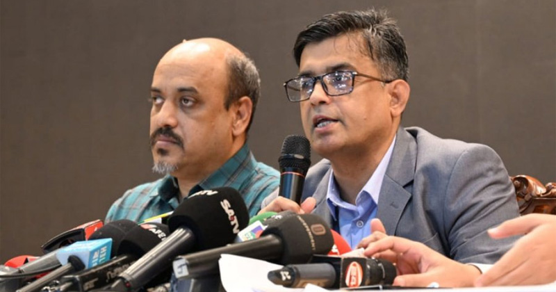 প্রেস ব্রিফিংয়ে কথা বলছেন প্রধান উপদেষ্টার প্রেস সচিব শফিকুল আলম